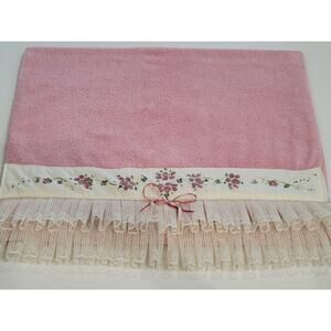 Vintage Lady Pepperell Pink Bath Towel Cottage Granny Core Lace Ruffle Floral
